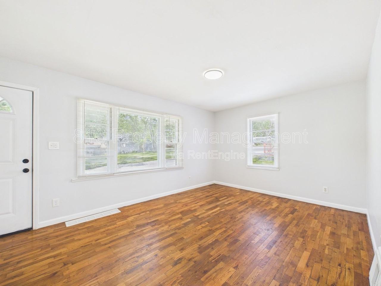 10323 E 20th St S - Photo 2 of 30