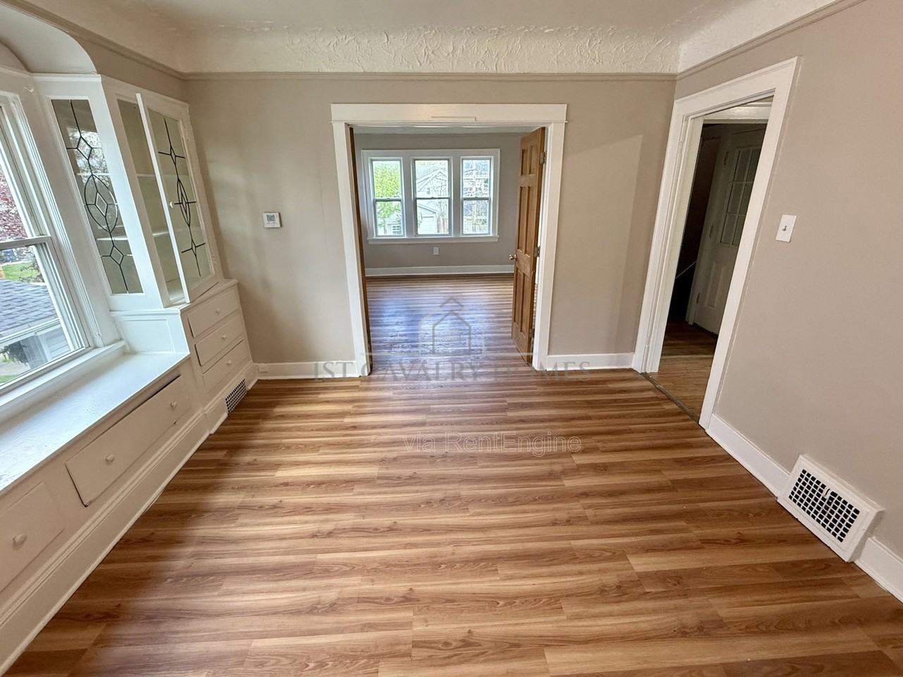 656 Hammel St - Photo 4 of 10