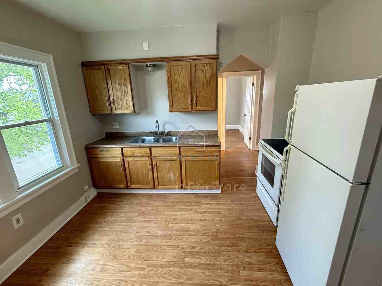 656 Hammel St - Photo 5 of 10