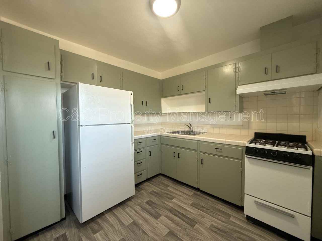 1280 Hilby Ave #28 - Photo 4 of 7