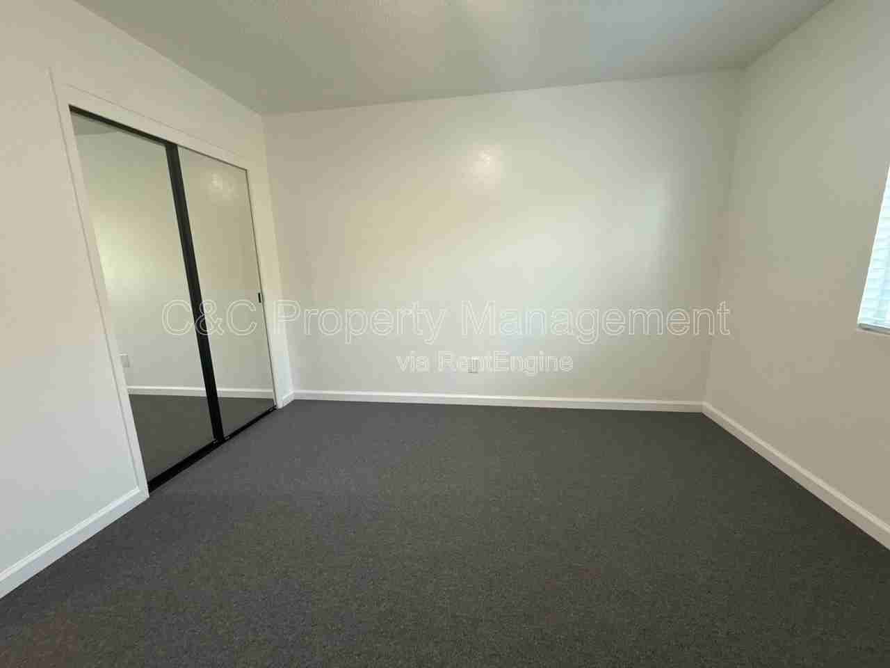 1280 Hilby Ave #28 - Photo 5 of 7