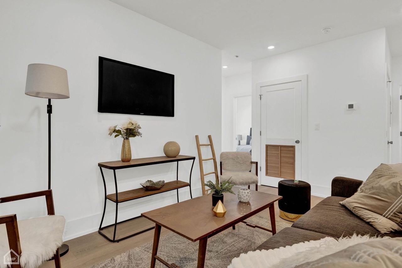 1613 W Belmont Ave, Chicago, IL - Photo 3 of 31