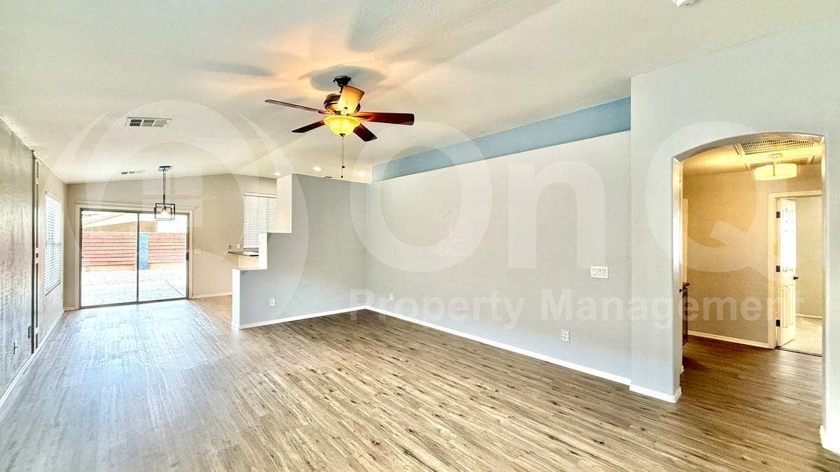 1154 W Oak Tree Ln - Photo 3 of 19