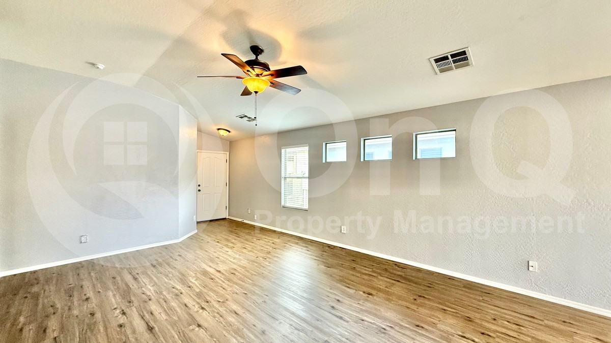 1154 W Oak Tree Ln - Photo 4 of 19