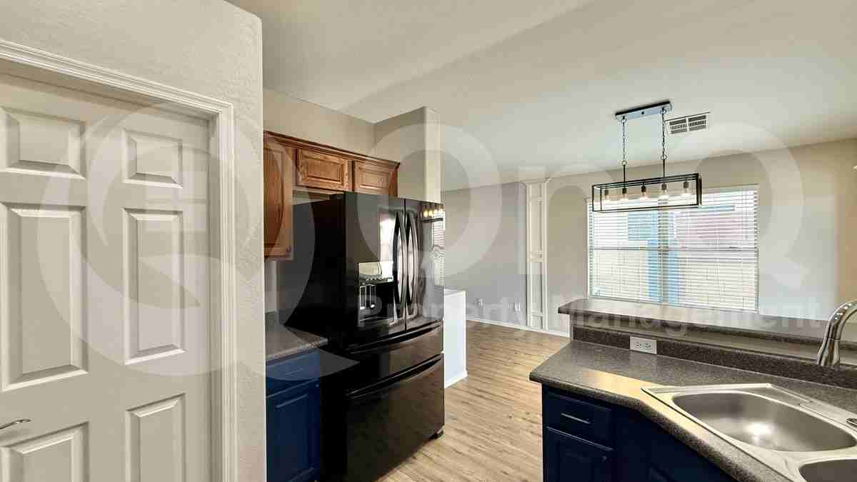 1154 W Oak Tree Ln - Photo 6 of 19