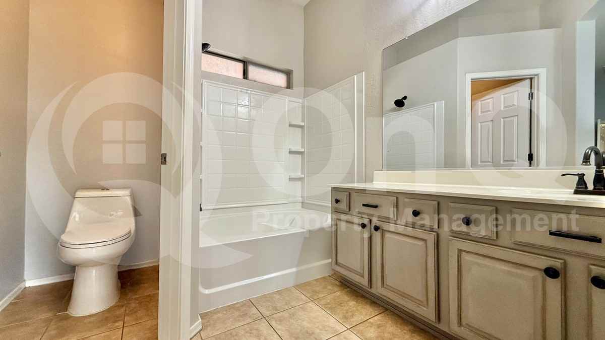 1154 W Oak Tree Ln - Photo 7 of 19