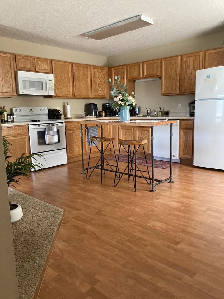 Prairie View Apartments II - Photo 2 of 13