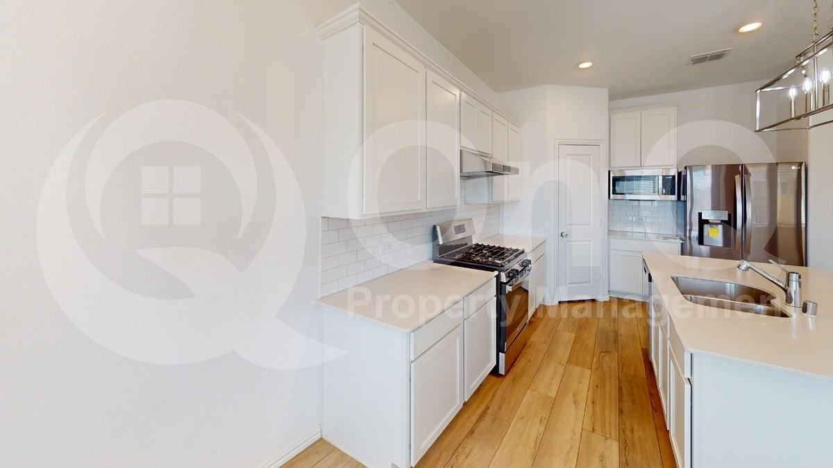 7908 Lindheimer Ln - Photo 4 of 22