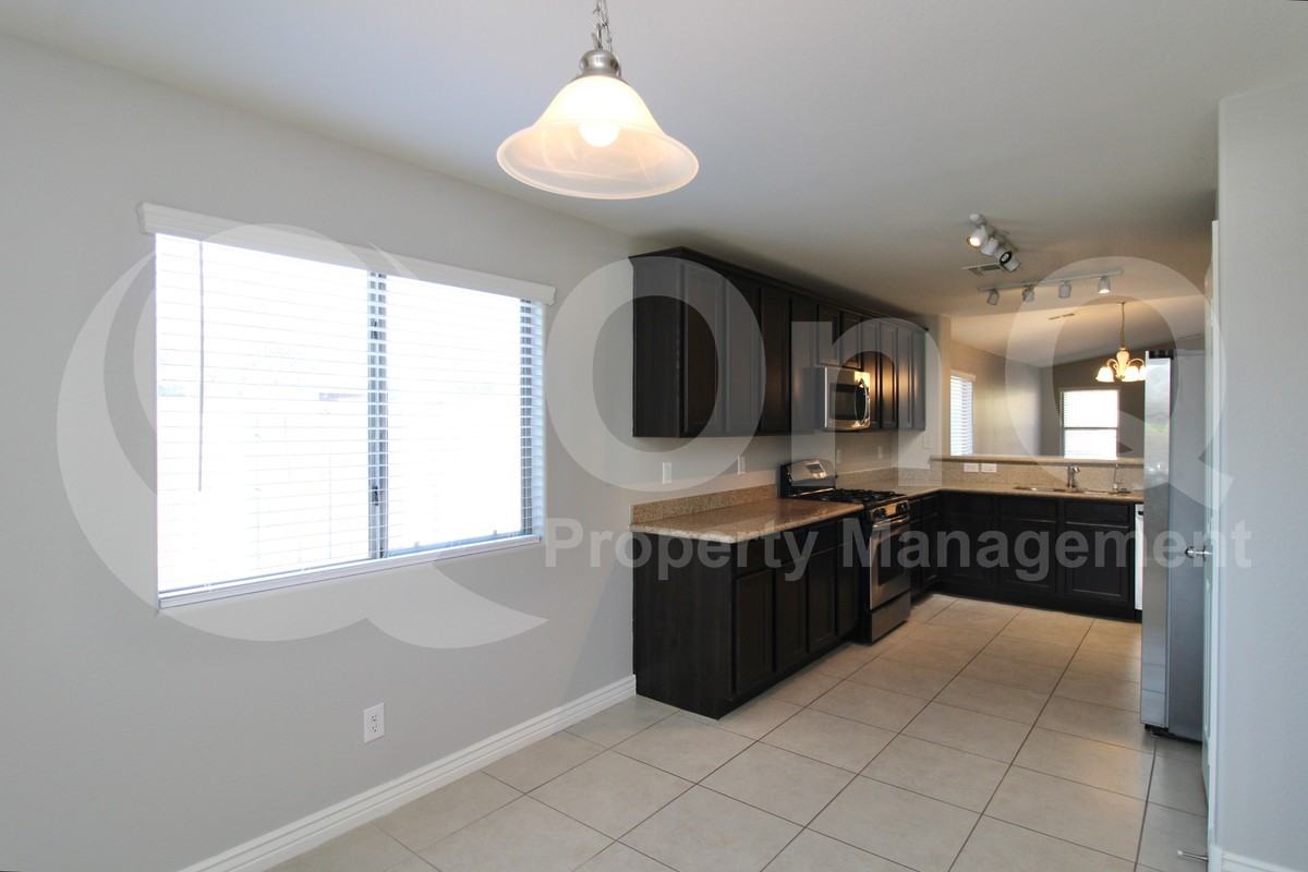 18620 W Larkspur Dr - Photo 4 of 25