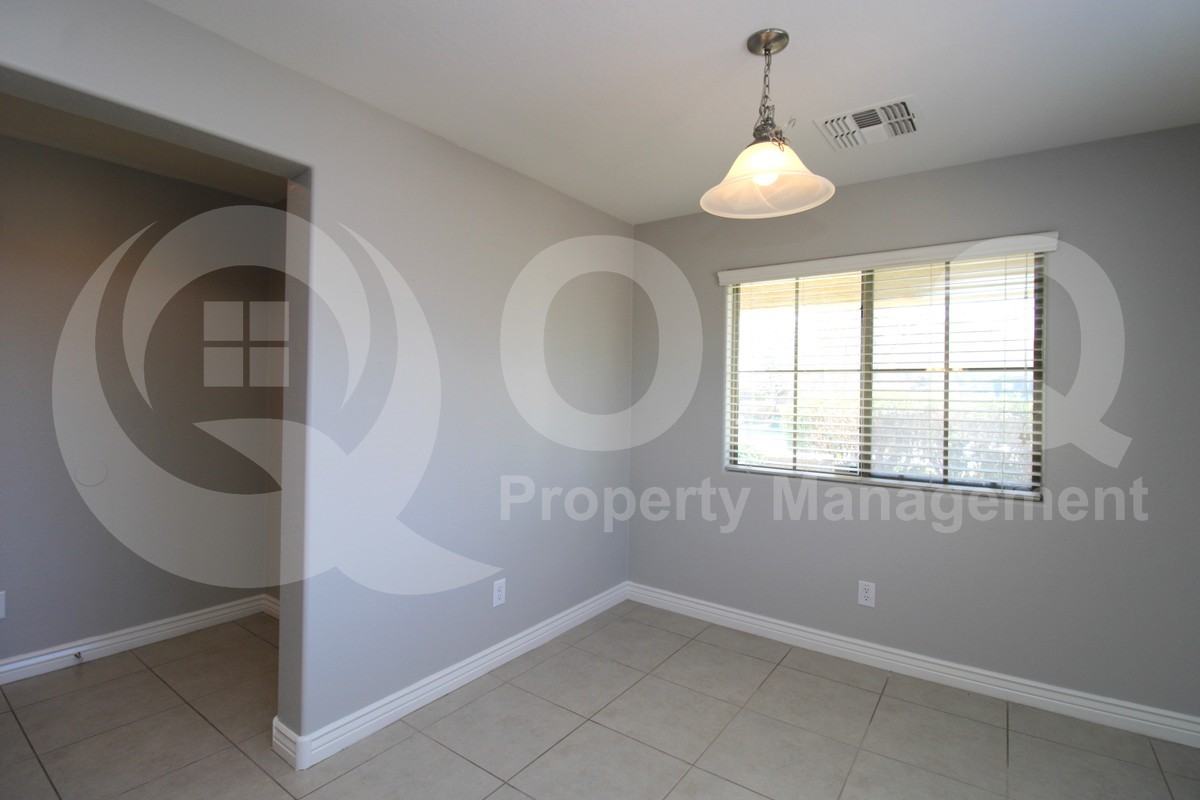 18620 W Larkspur Dr - Photo 5 of 25