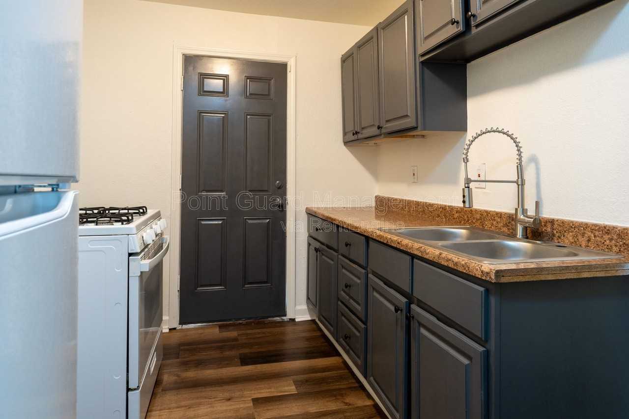 1318 N Piatt Ave #D - Photo 7 of 21