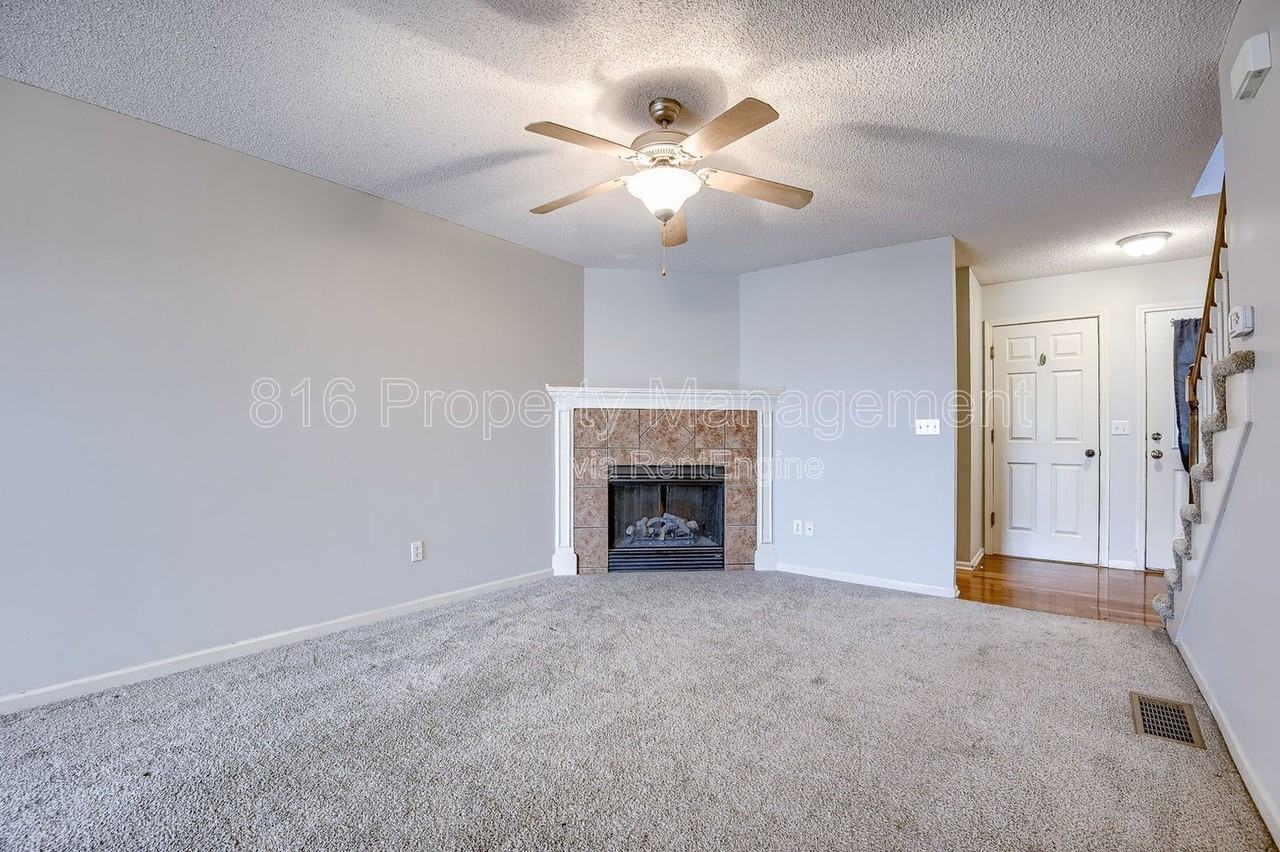 5526 N Broadway St - Photo 3 of 24