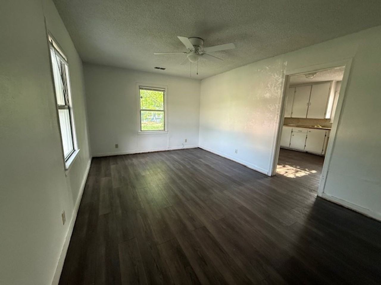 1557 Sycamore St - Photo 3 of 14