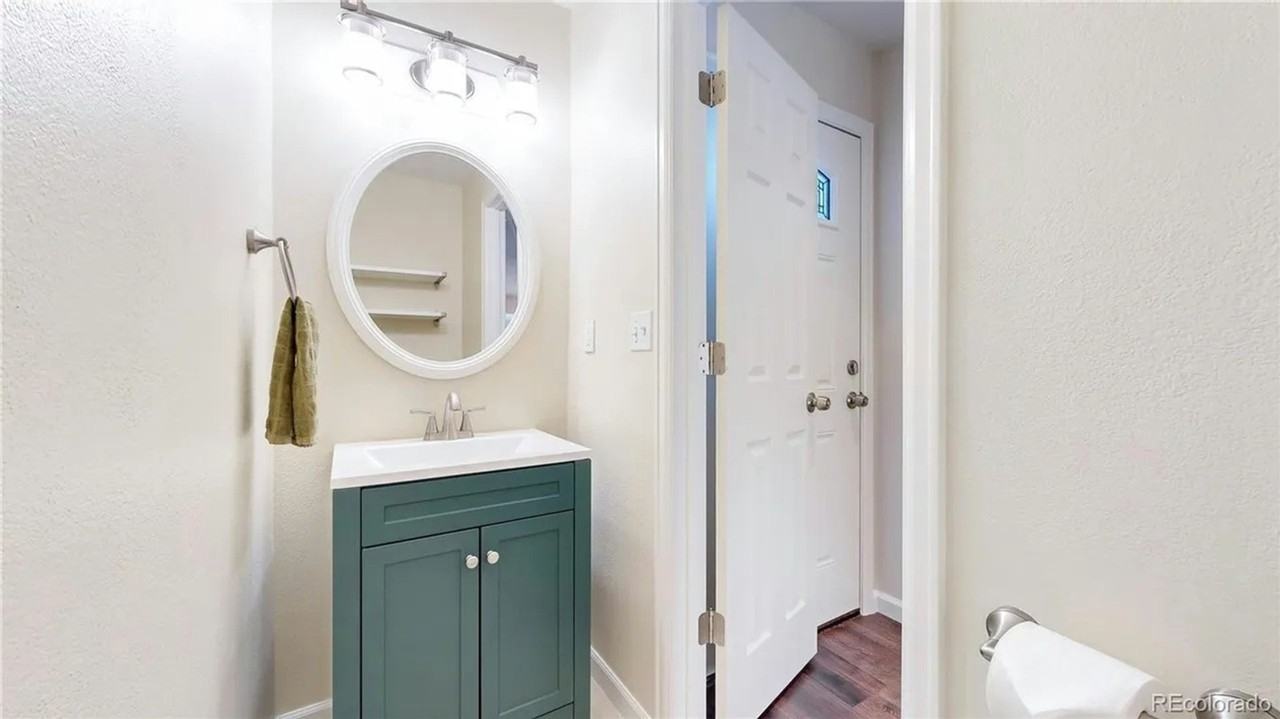 4239 S Mobile Cir - Photo 5 of 35