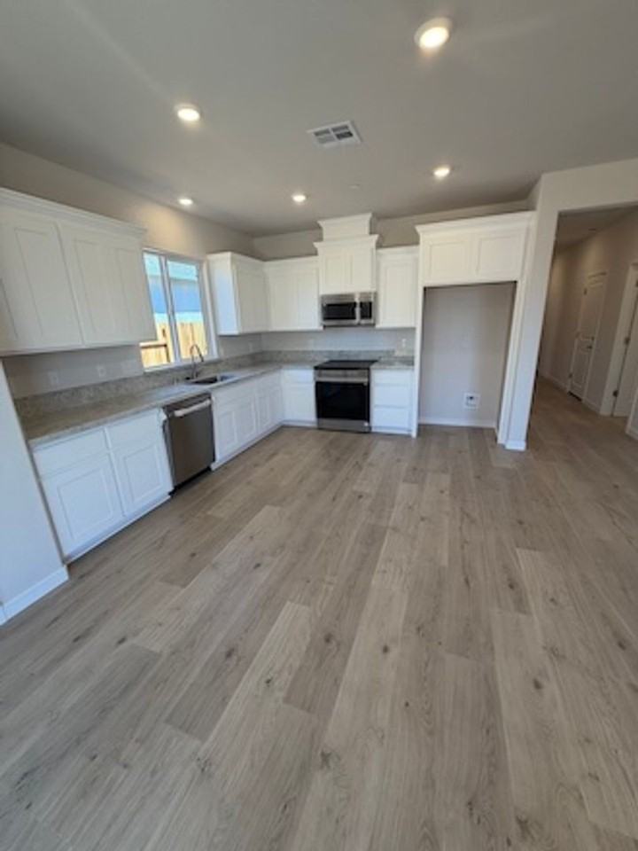 3914 Slab St - Photo 4 of 16