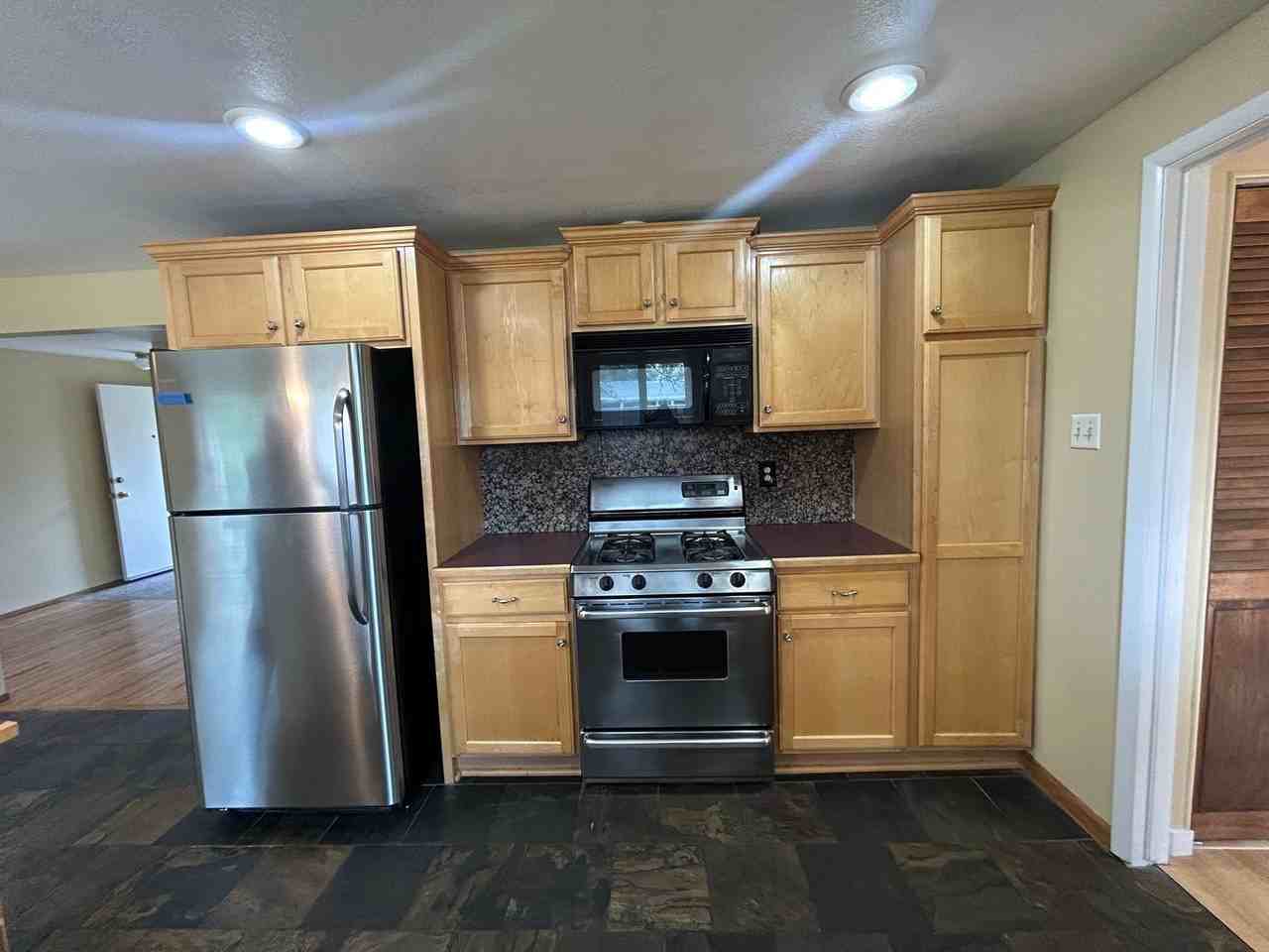 1045 Johnson Pl - Photo 2 of 21