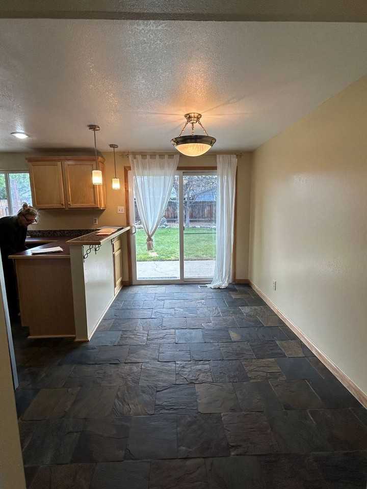 1045 Johnson Pl - Photo 5 of 21