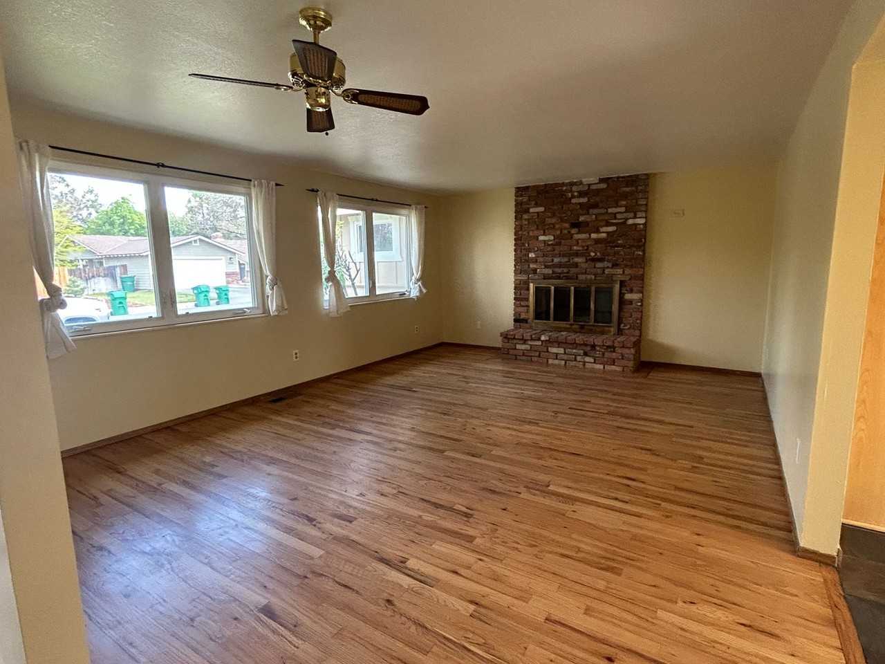 1045 Johnson Pl - Photo 6 of 21