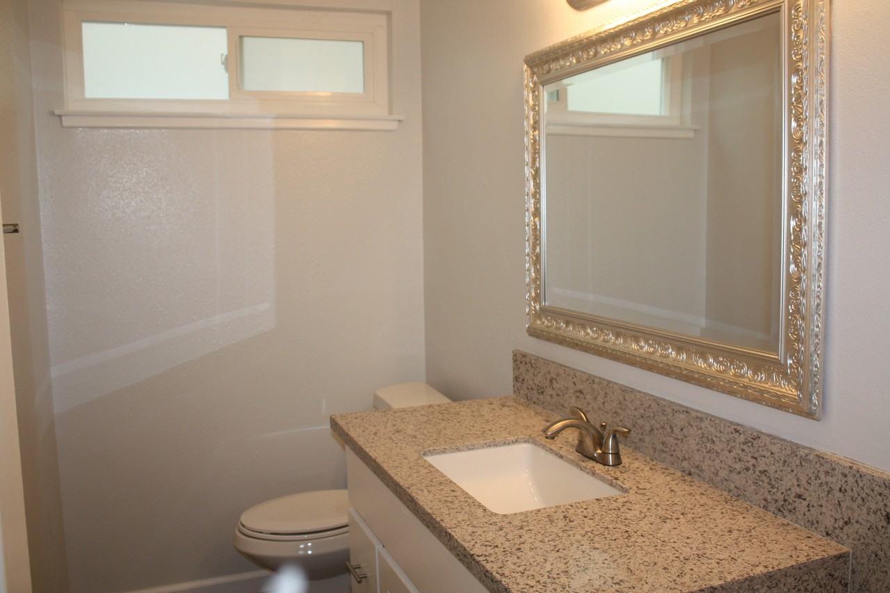 15931 Rochester St - Photo 6 of 19