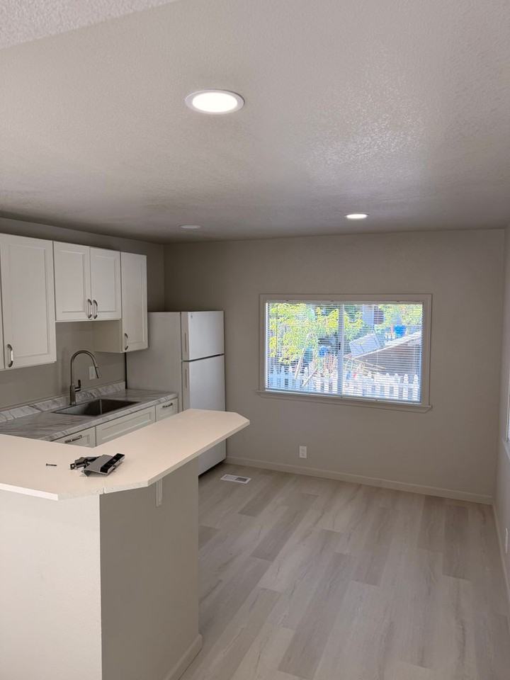 8710 Franklin St - Photo 3 of 11