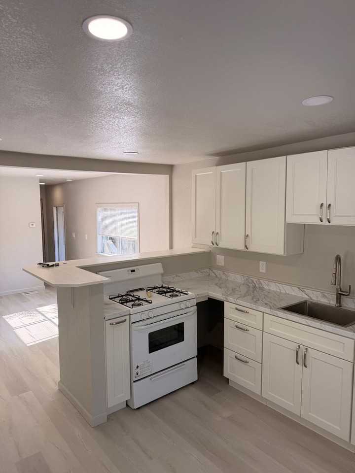 8710 Franklin St - Photo 4 of 11