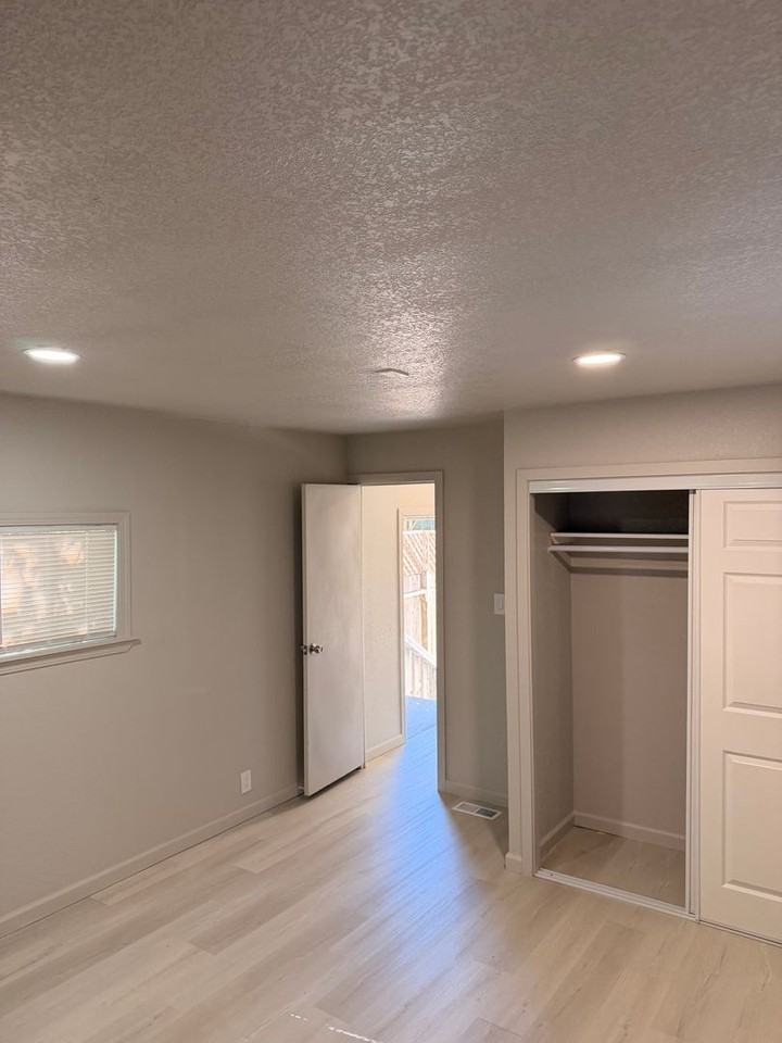 8710 Franklin St - Photo 7 of 11