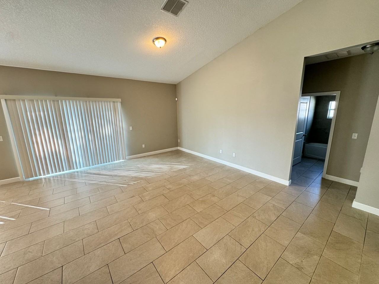 306 Colony Ct - Photo 4 of 25