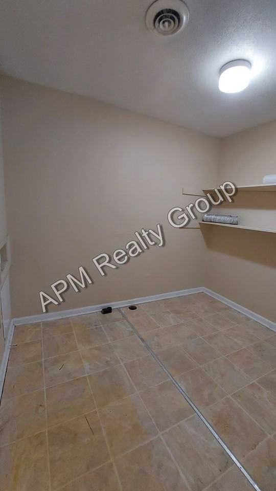 329 Ovanta Rd - Photo 5 of 14