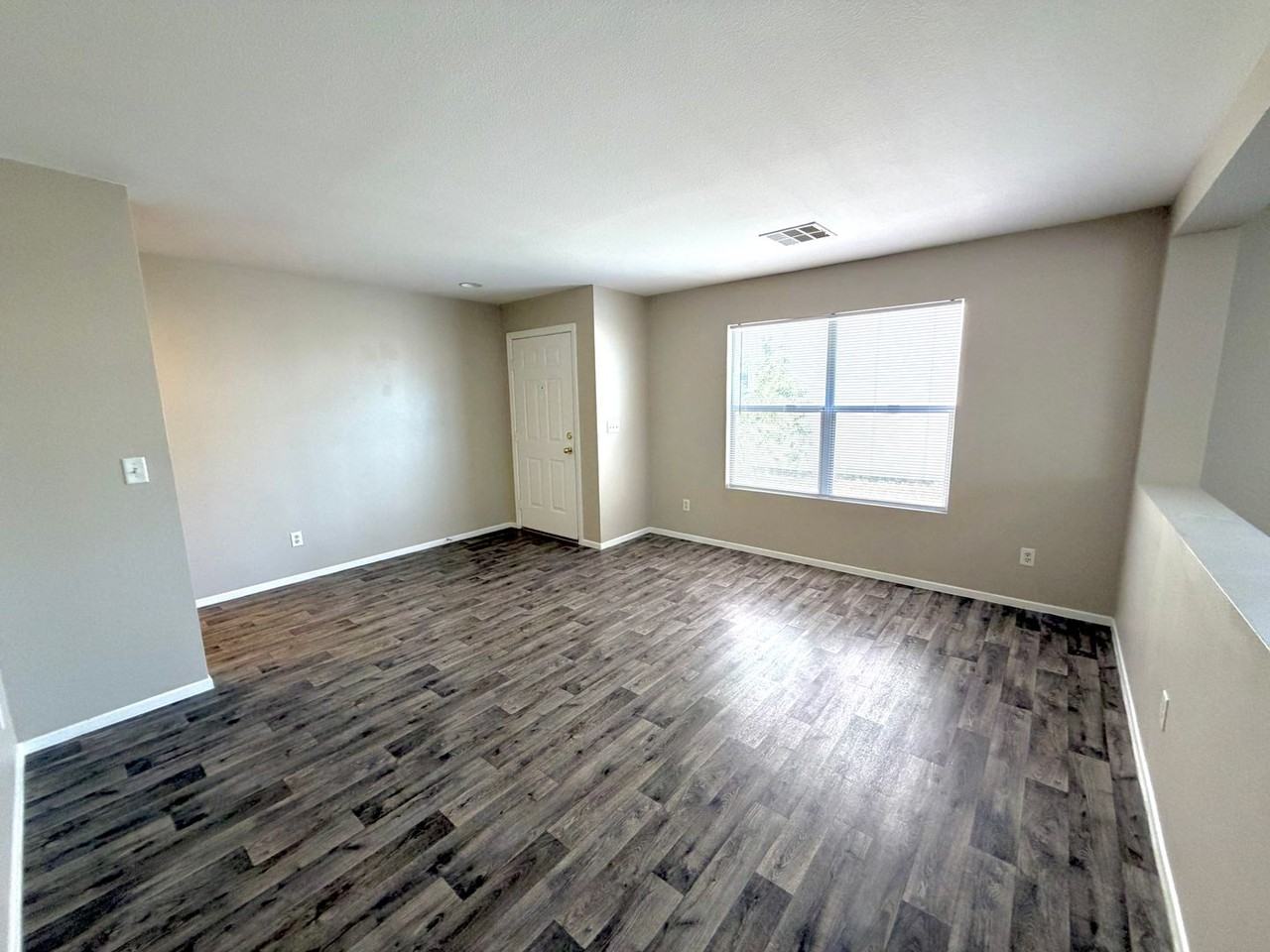 5712 Viberti Ct - Photo 4 of 30