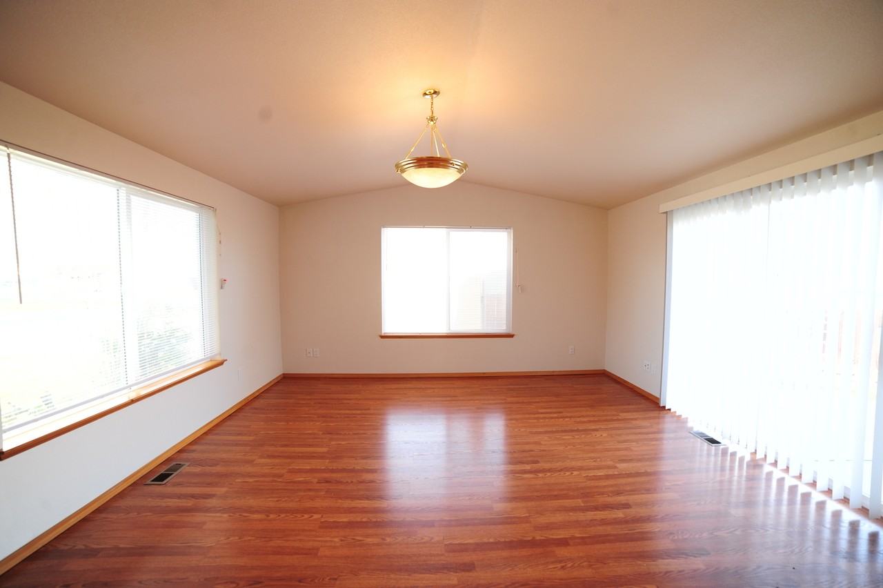 1572 Cimarron Ave - Photo 2 of 12