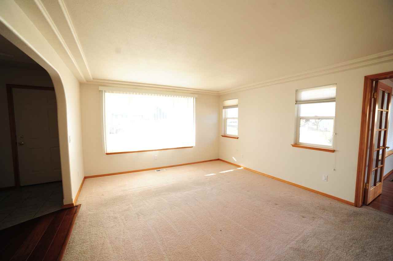 1572 Cimarron Ave - Photo 4 of 12