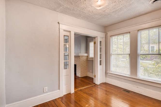 2319 Newnan St - Photo 2 of 7