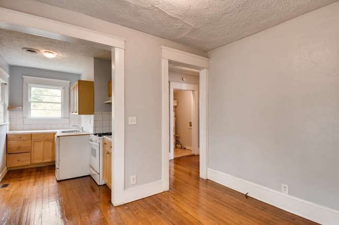 2319 Newnan St - Photo 3 of 7