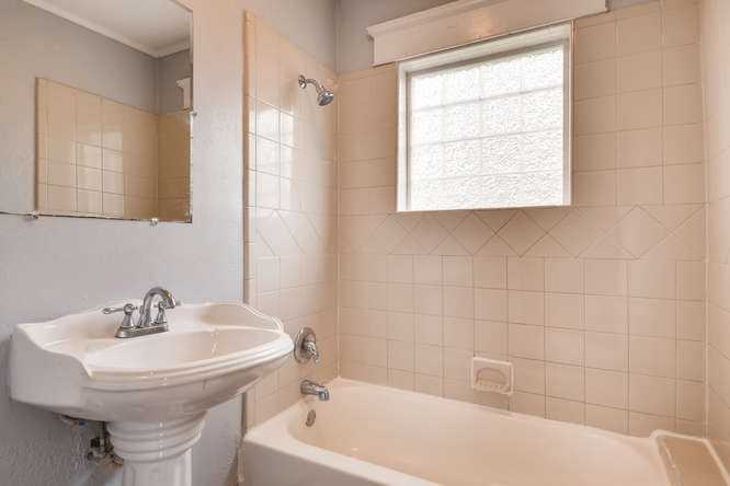 2319 Newnan St - Photo 6 of 7