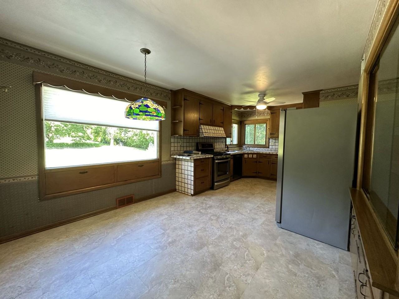1375 Fairhaven Blvd - Photo 6 of 20