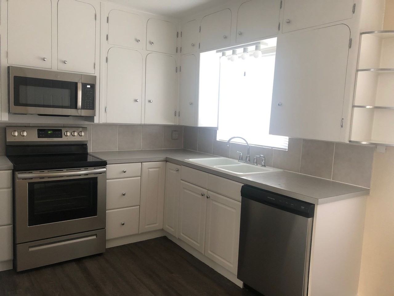 211 Pine St Ne - Photo 4 of 28