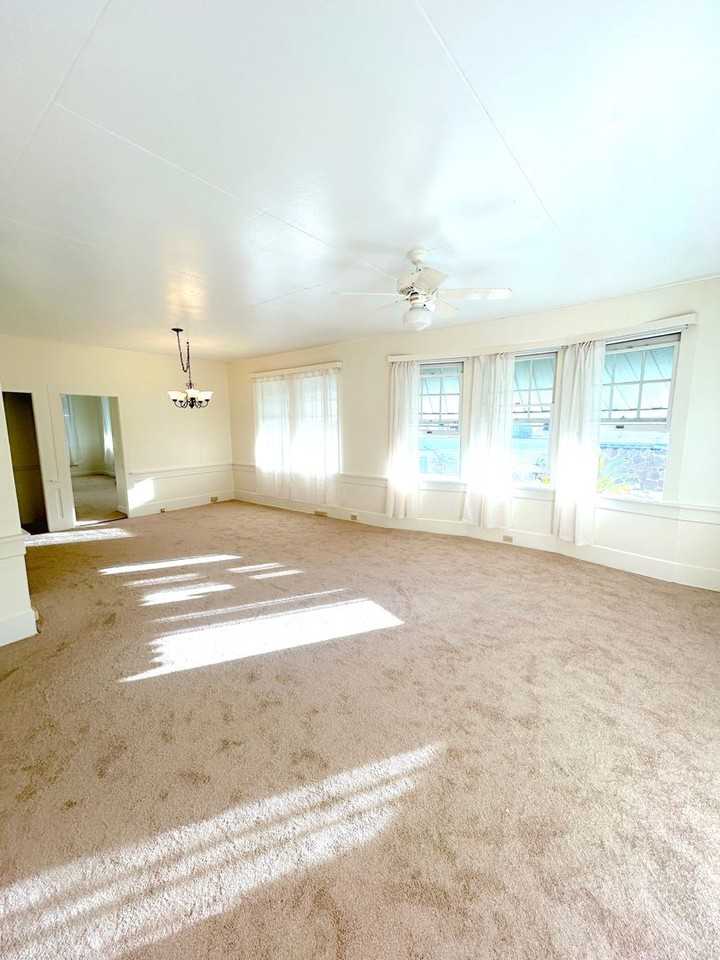 E Manoa Rd - Photo 4 of 27