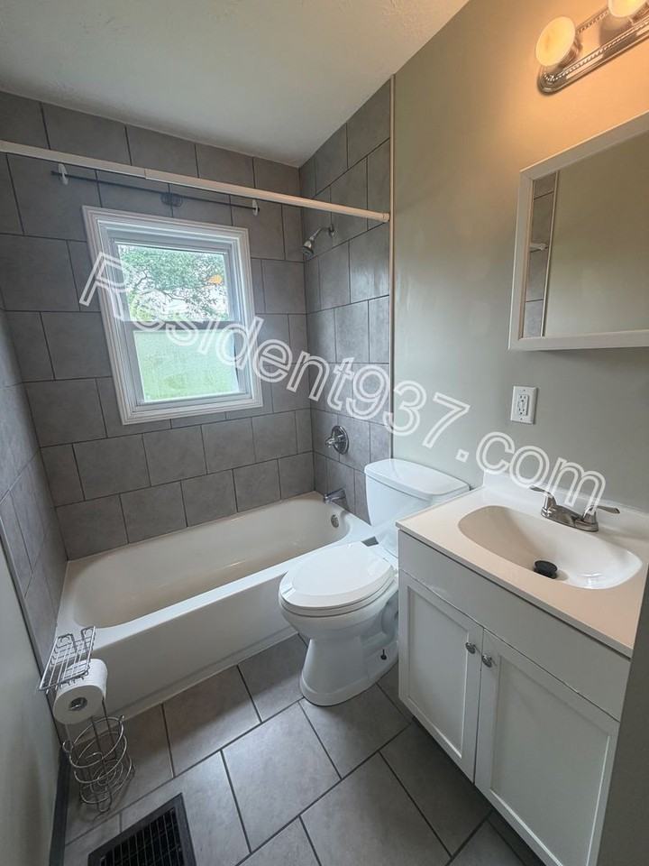 2212 Farmside Dr - Photo 5 of 15