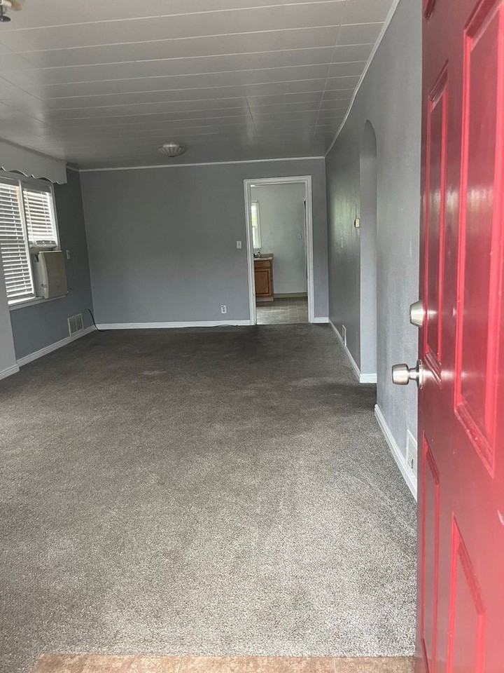345 N 300 W - Photo 2 of 7