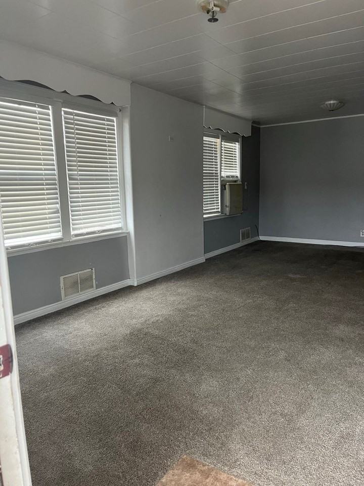345 N 300 W - Photo 6 of 7