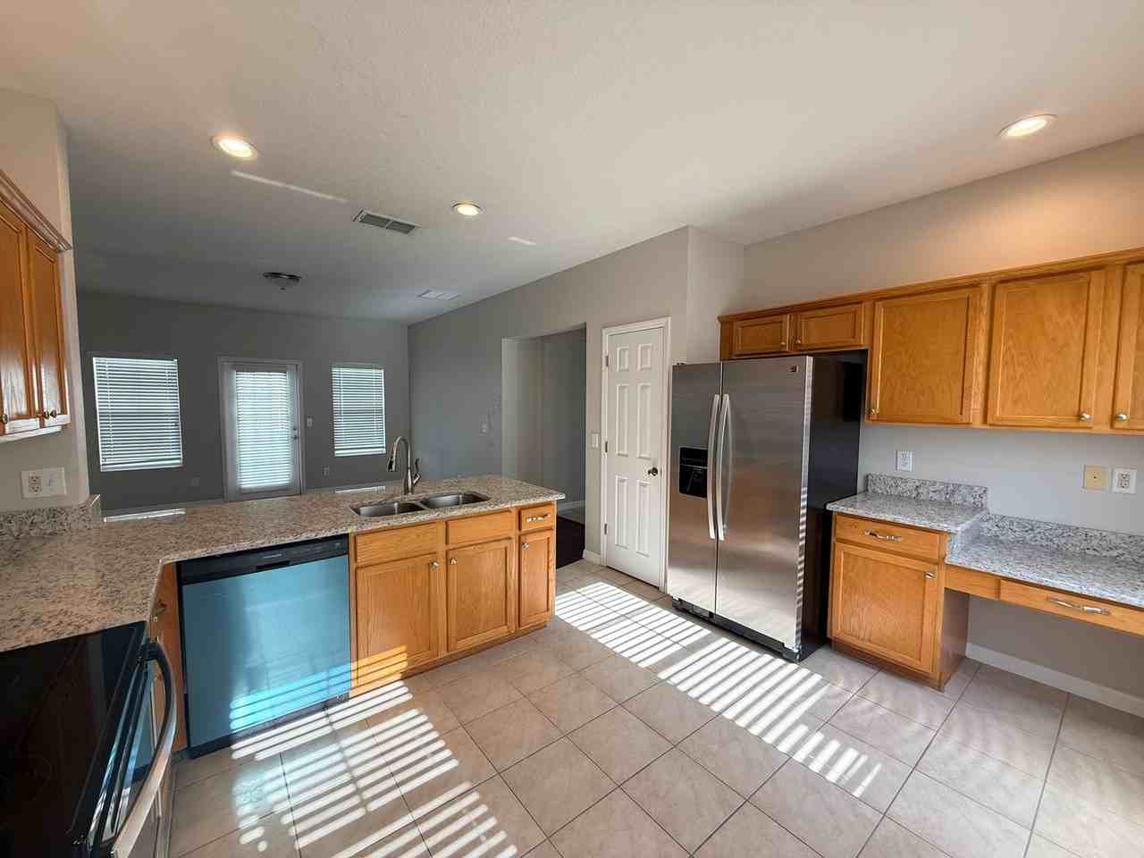 1110 Oak Pond Dr - Photo 4 of 31