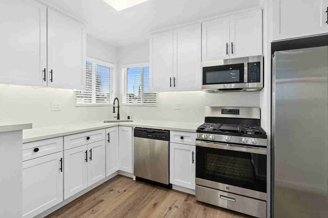 1800 S Dunsmuir Ave - Photo 7 of 37