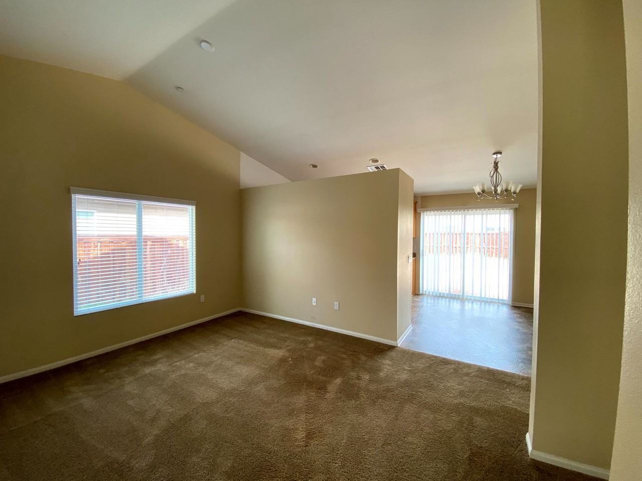 185 W Sampson St - Photo 7 of 25
