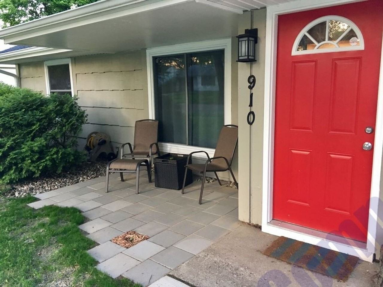 910 Lanore Dr - Photo 4 of 32