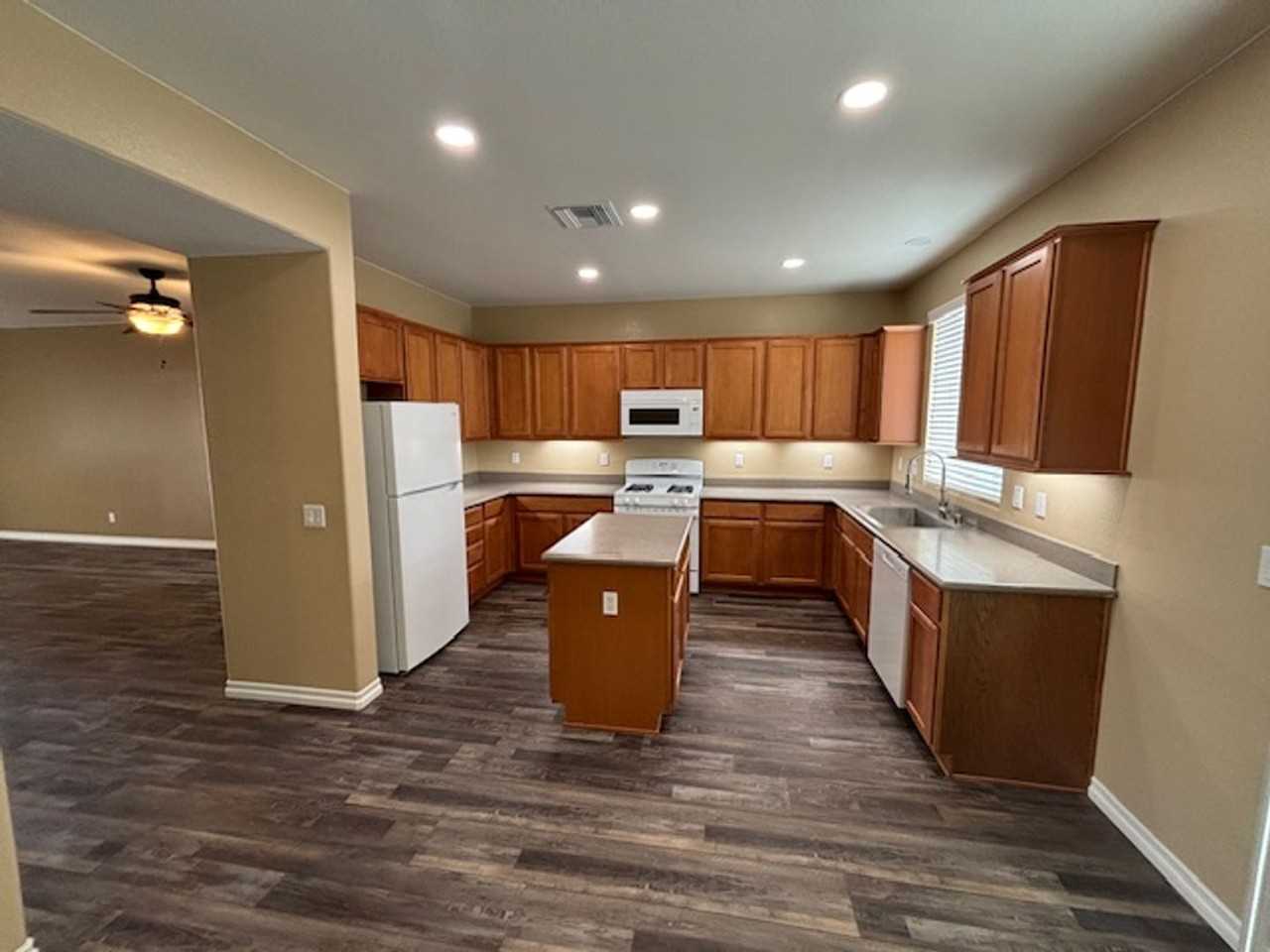 2684 Jade Tree St - Photo 2 of 16