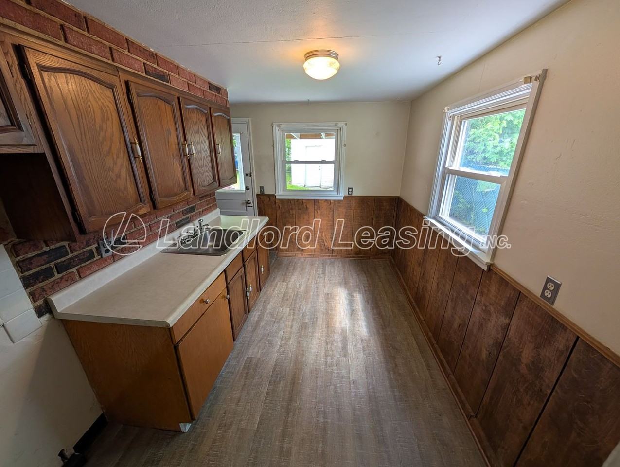 1109 Euclid Ave - Photo 6 of 16