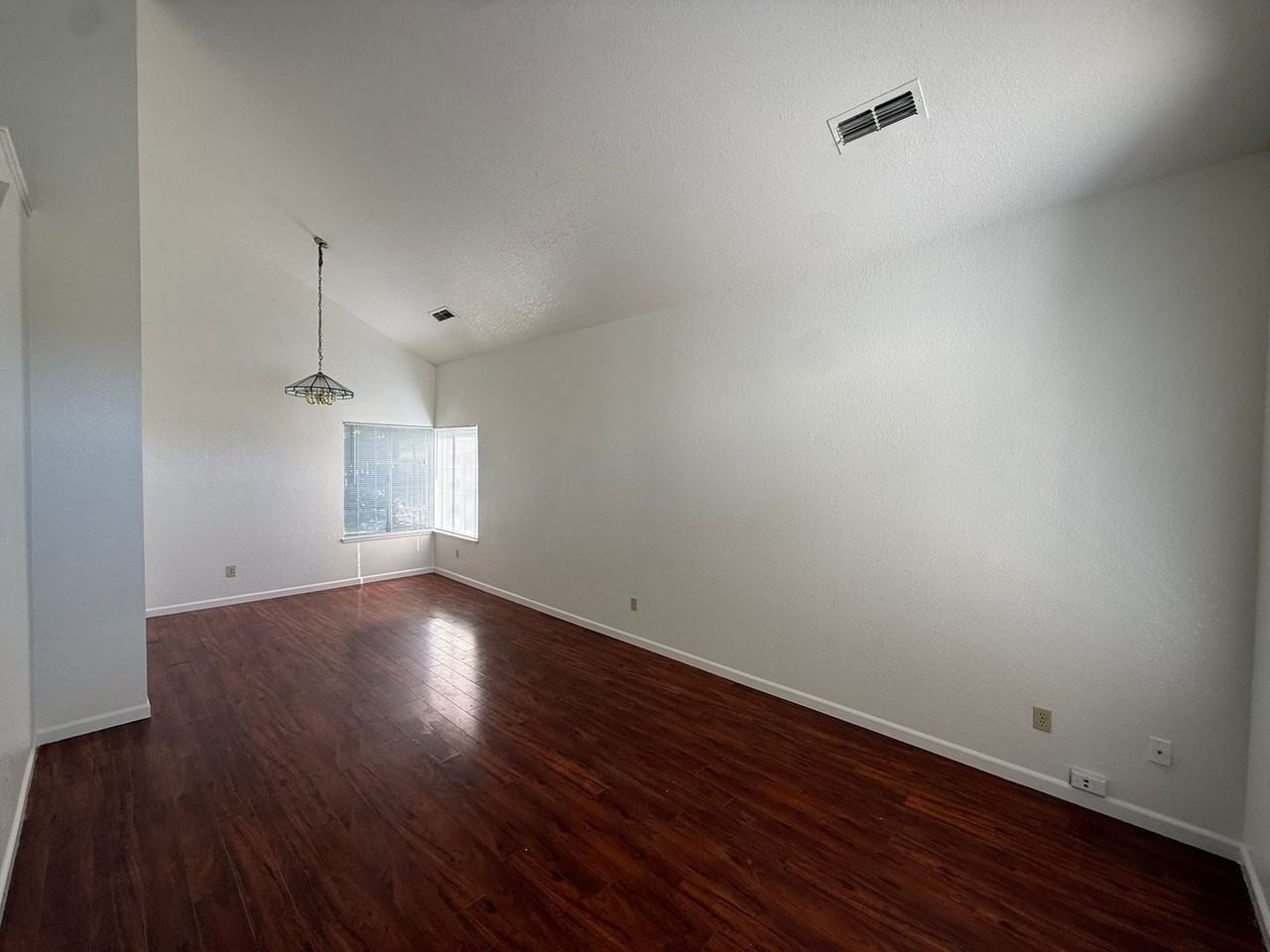 9 Raindrop Ct - Photo 2 of 12