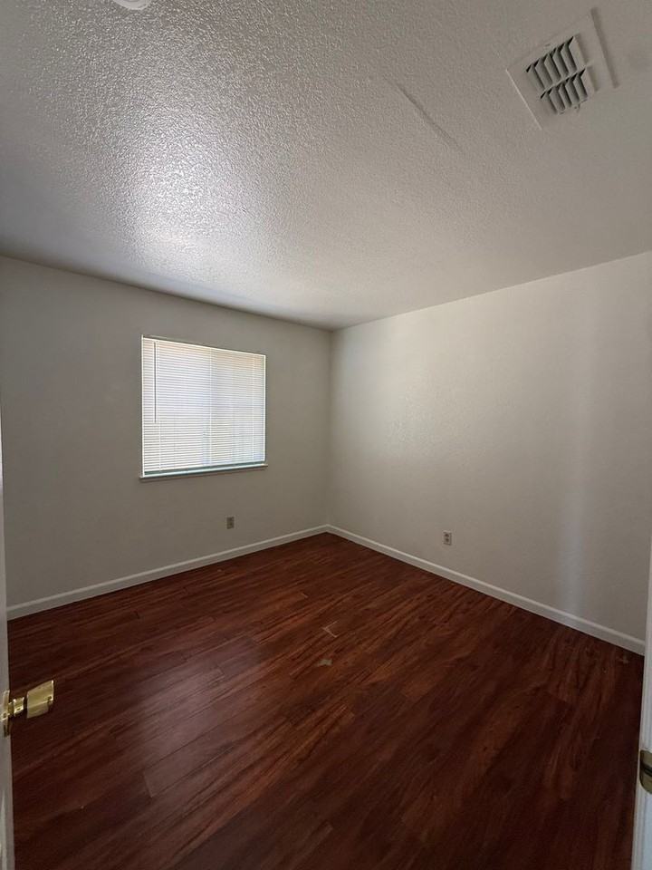 9 Raindrop Ct - Photo 7 of 12