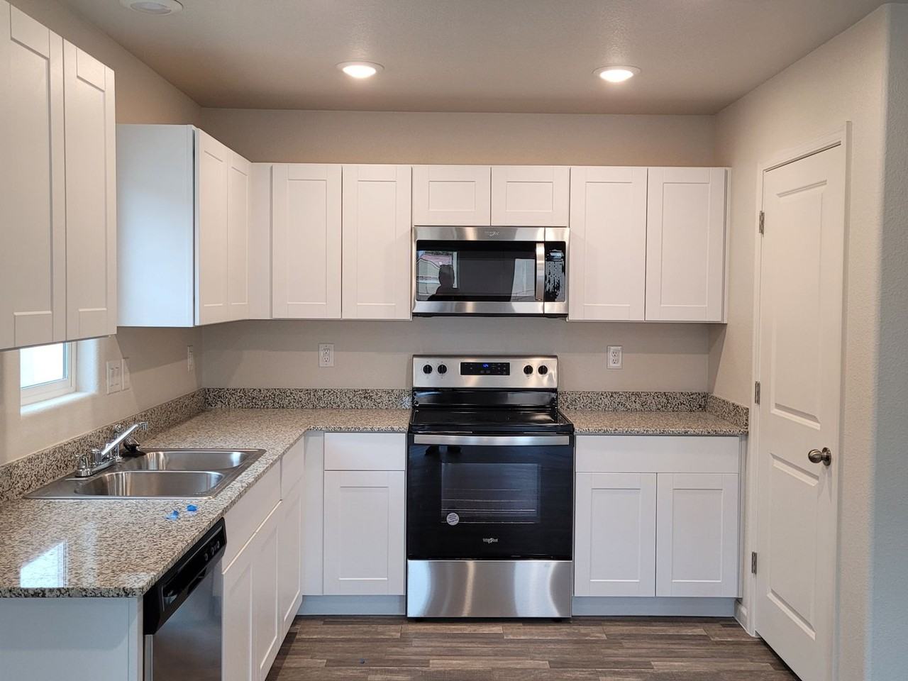 2405 Village Dr - Photo 3 of 28