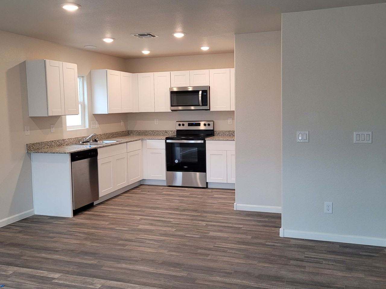 2405 Village Dr - Photo 4 of 28